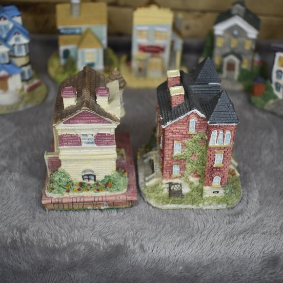 Vintage International Resourcing Services Inc. Miniature City Set - Picture 4 of 16